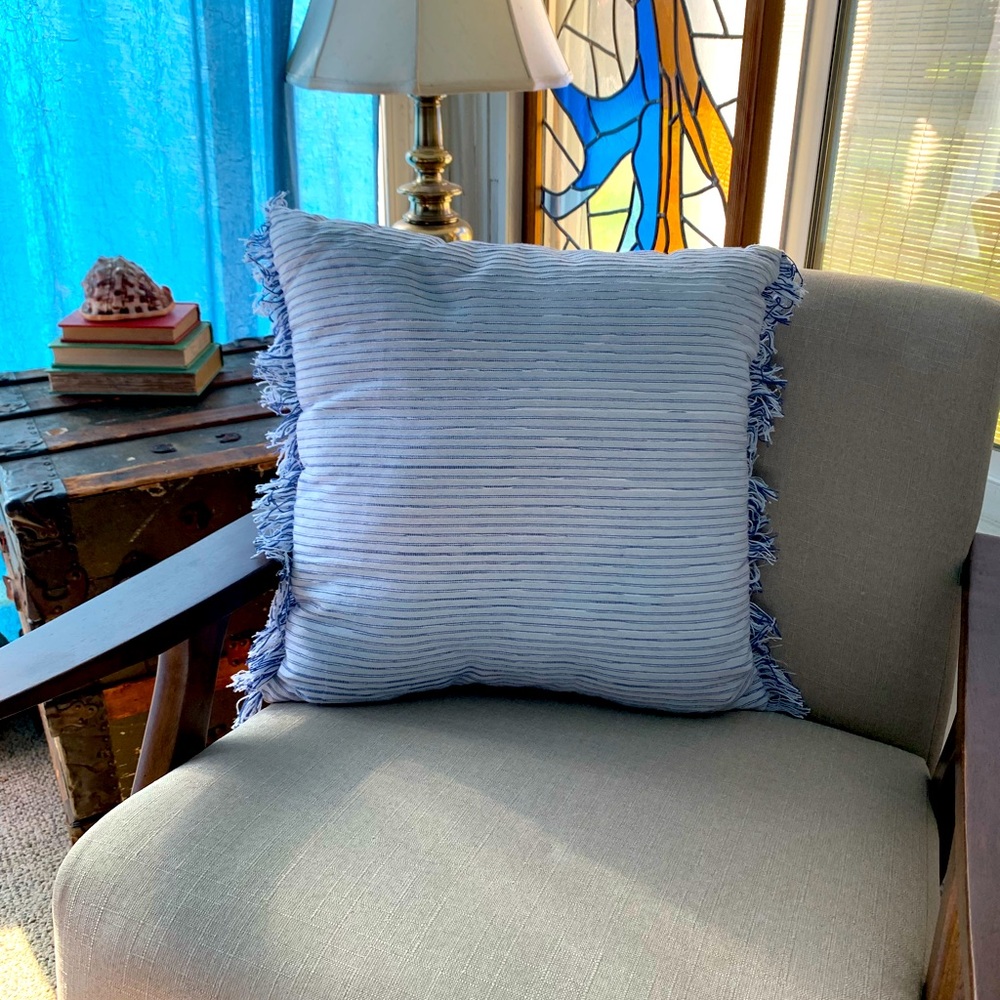 20” x 20” x 4” Broyhill accent pillow.